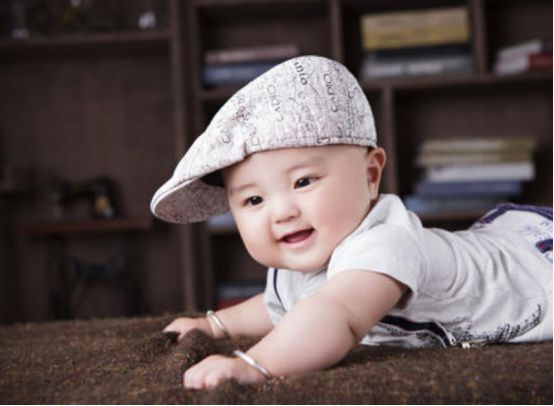 宝宝几个月可以看电视,宝宝几个月可以看电视？关于婴幼儿看电视的讨论与指导