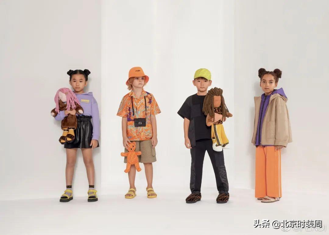 fendi有床上用品吗,Fendi，时尚与家居的完美结合——床上用品系列探索