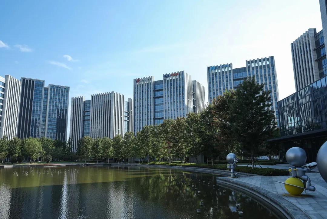 南京房产中心,南京房产中心，城市发展的核心驱动力