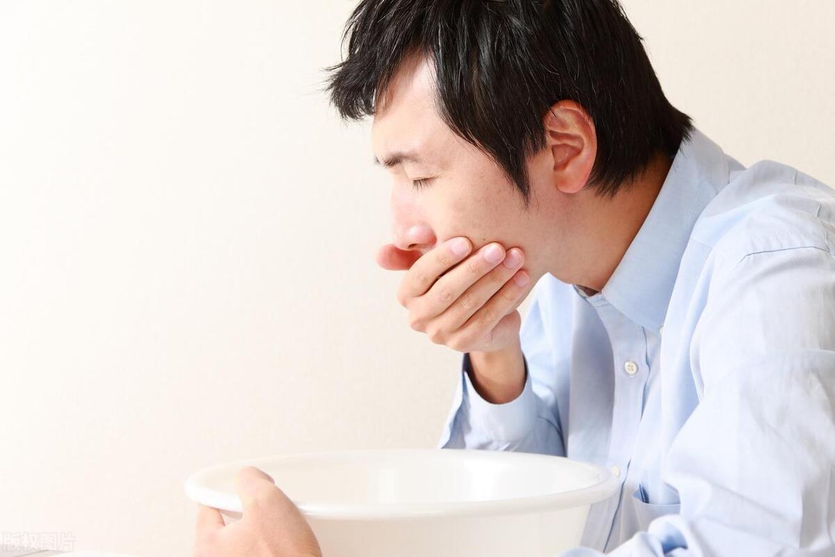 怀孕一个月流血有血块,怀孕一个月流血有血块，原因、处理与注意事项